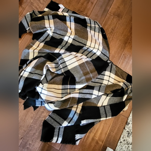 Vero Moda Blanket Scarf - Picture 2 of 5